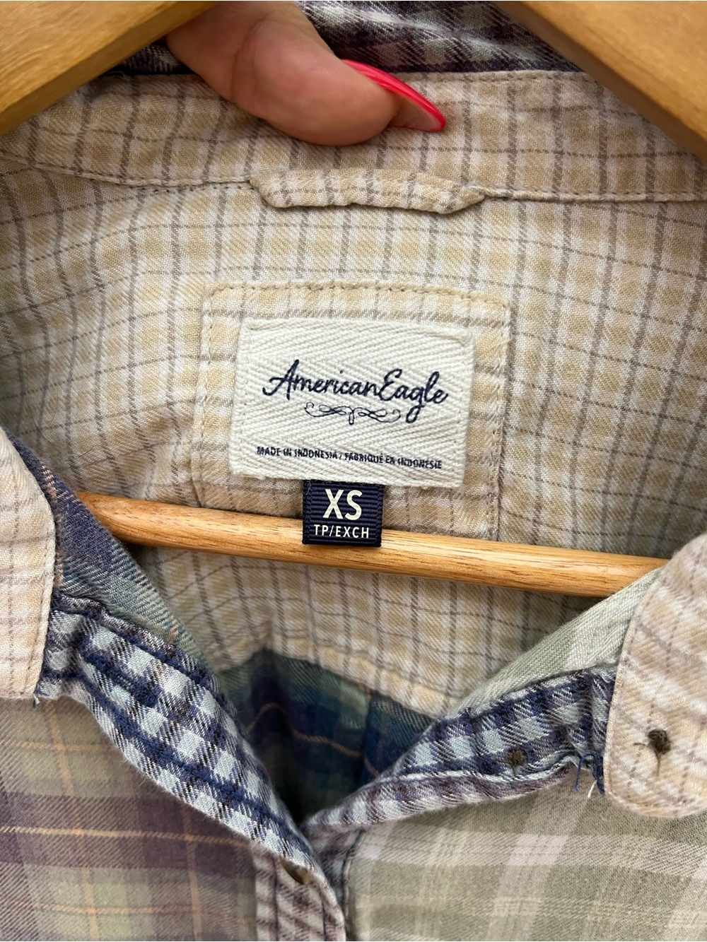 AMERICAN EAGLE • cropped flannel shirt in green and blue patchwork plaid - Picture 4 of 10
